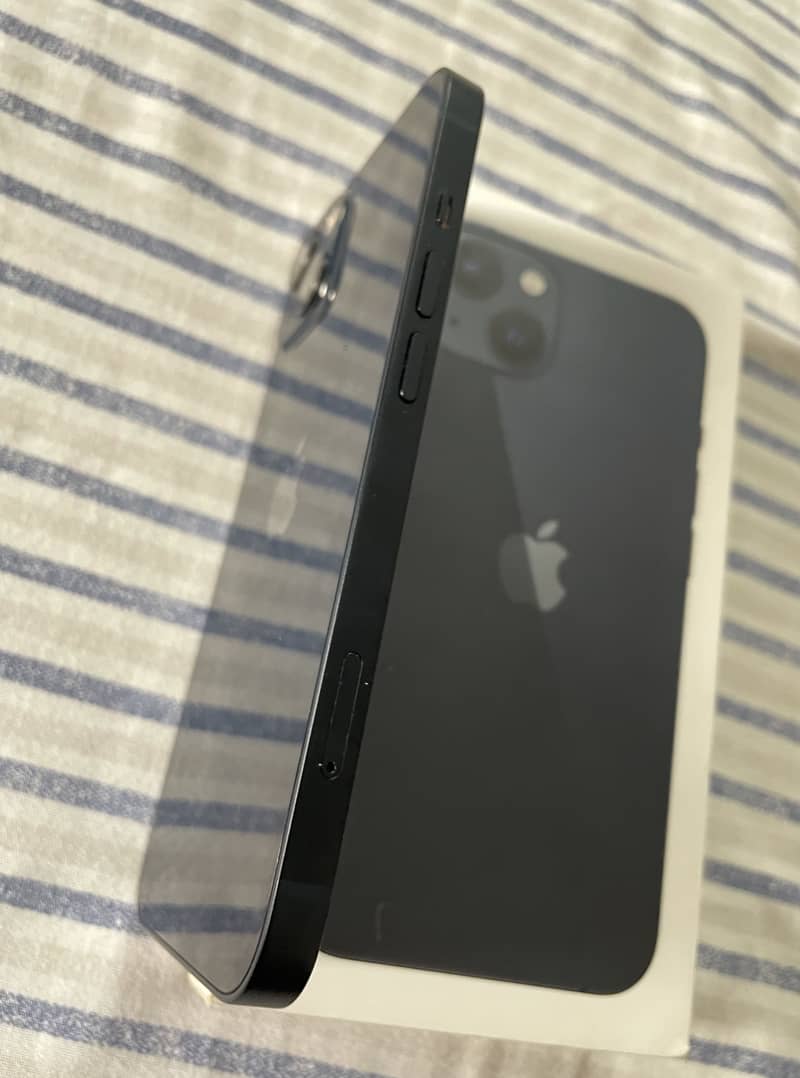 Apple iPhone 13 2