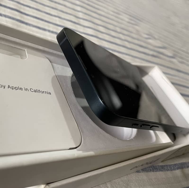 Apple iPhone 13 5