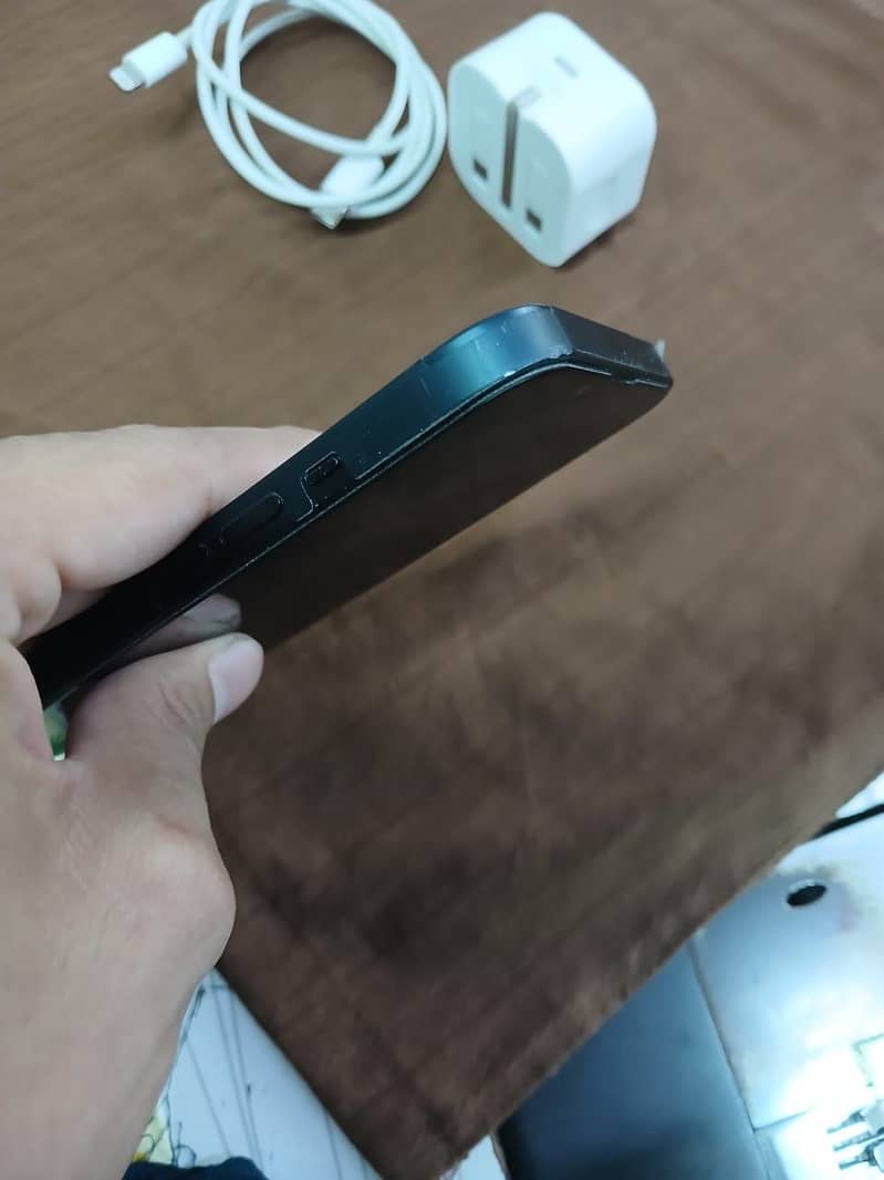 Apple iPhone 13 2