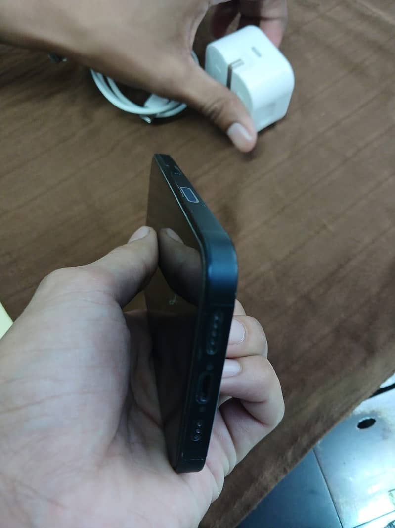 Apple iPhone 13 3