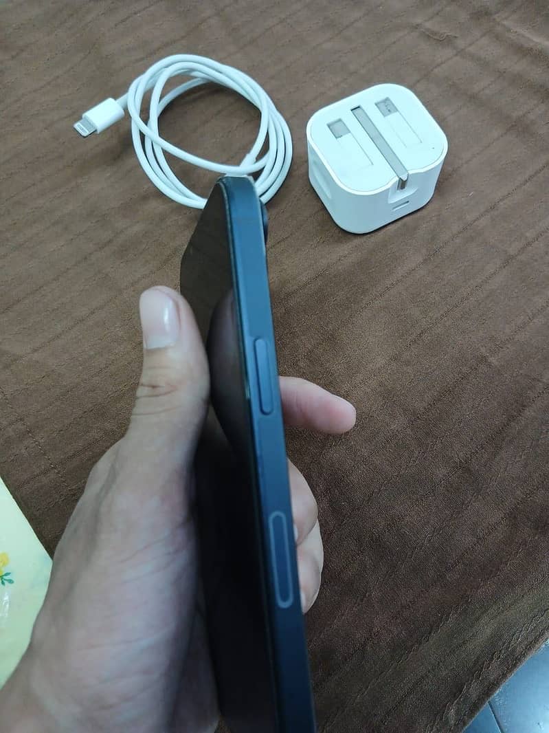 Apple iPhone 13 4