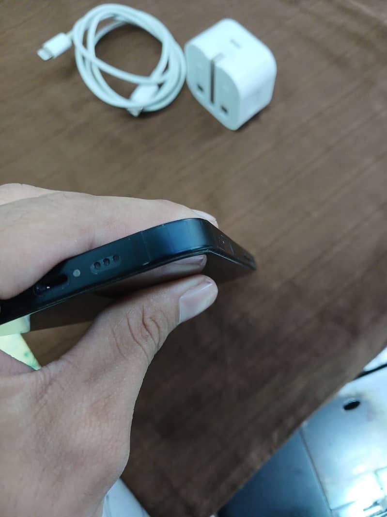 Apple iPhone 13 5