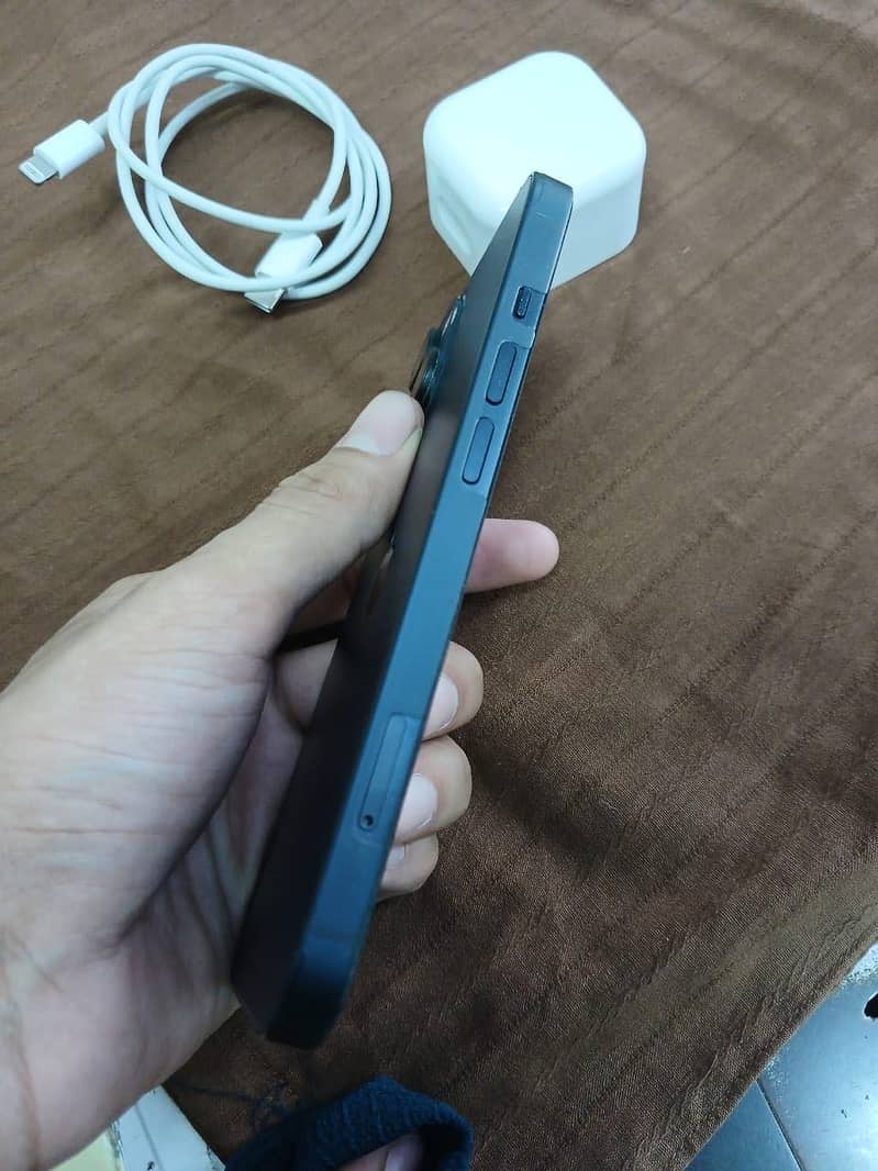 Apple iPhone 13 7
