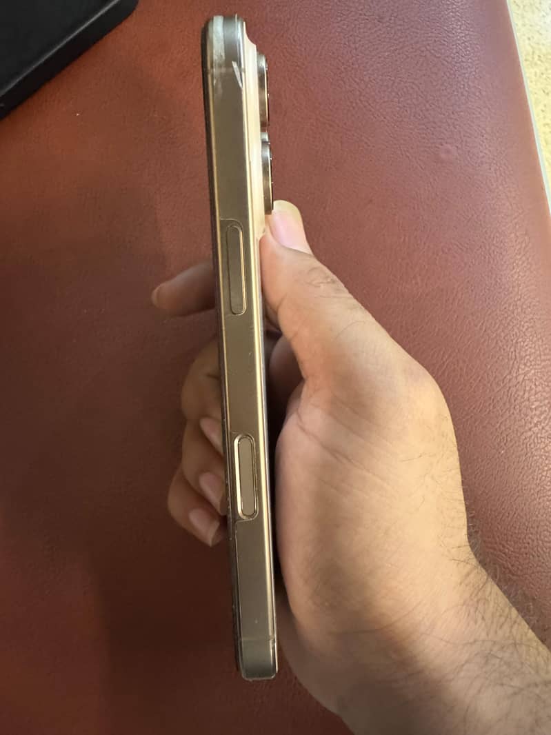 Apple iPhone 16 Pro 2