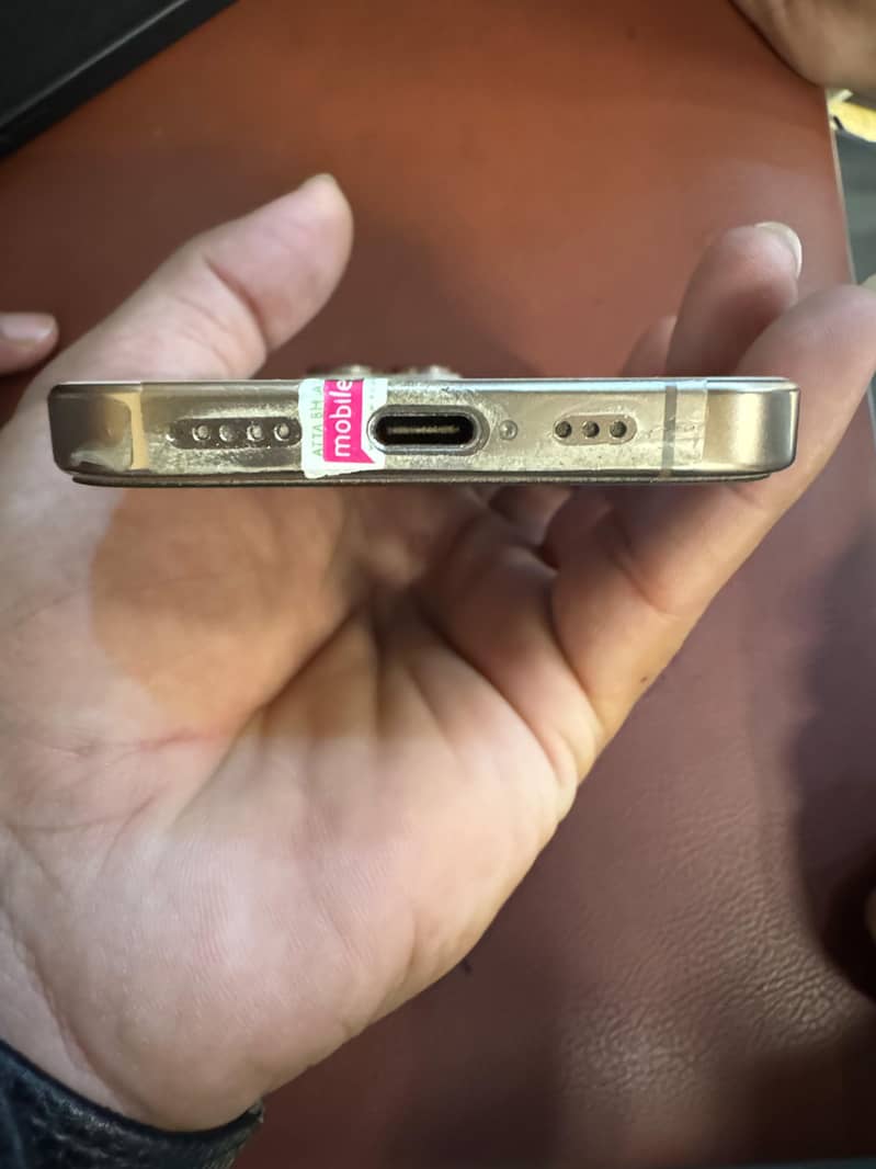 Apple iPhone 16 Pro 3