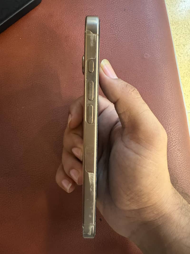 Apple iPhone 16 Pro 4