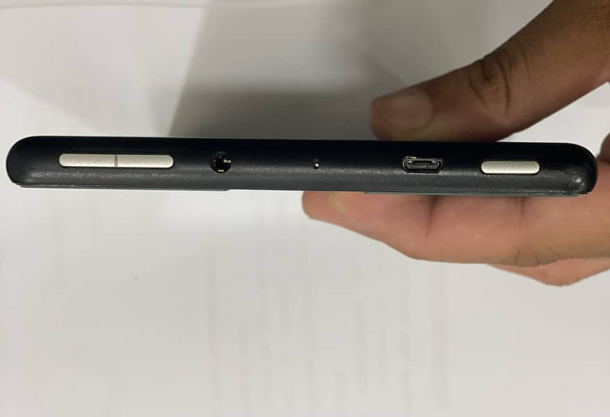 Amazon fire 7 tablet ( 7 gen ) 1