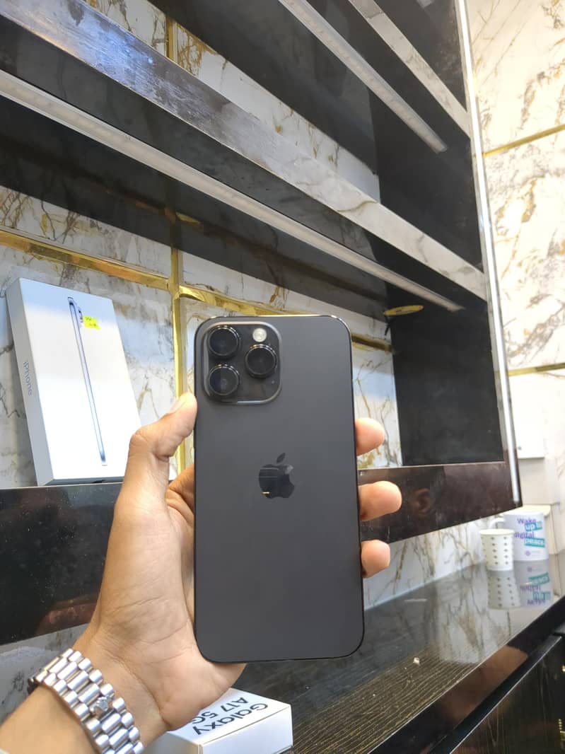 Apple iPhone 14 Pro Max 0