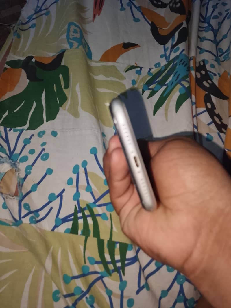 Apple iPhone 11 3