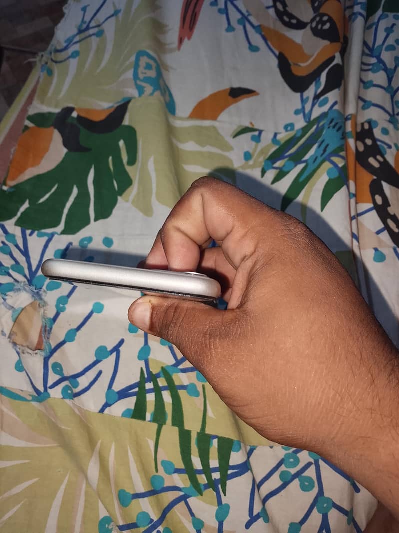 Apple iPhone 11 5