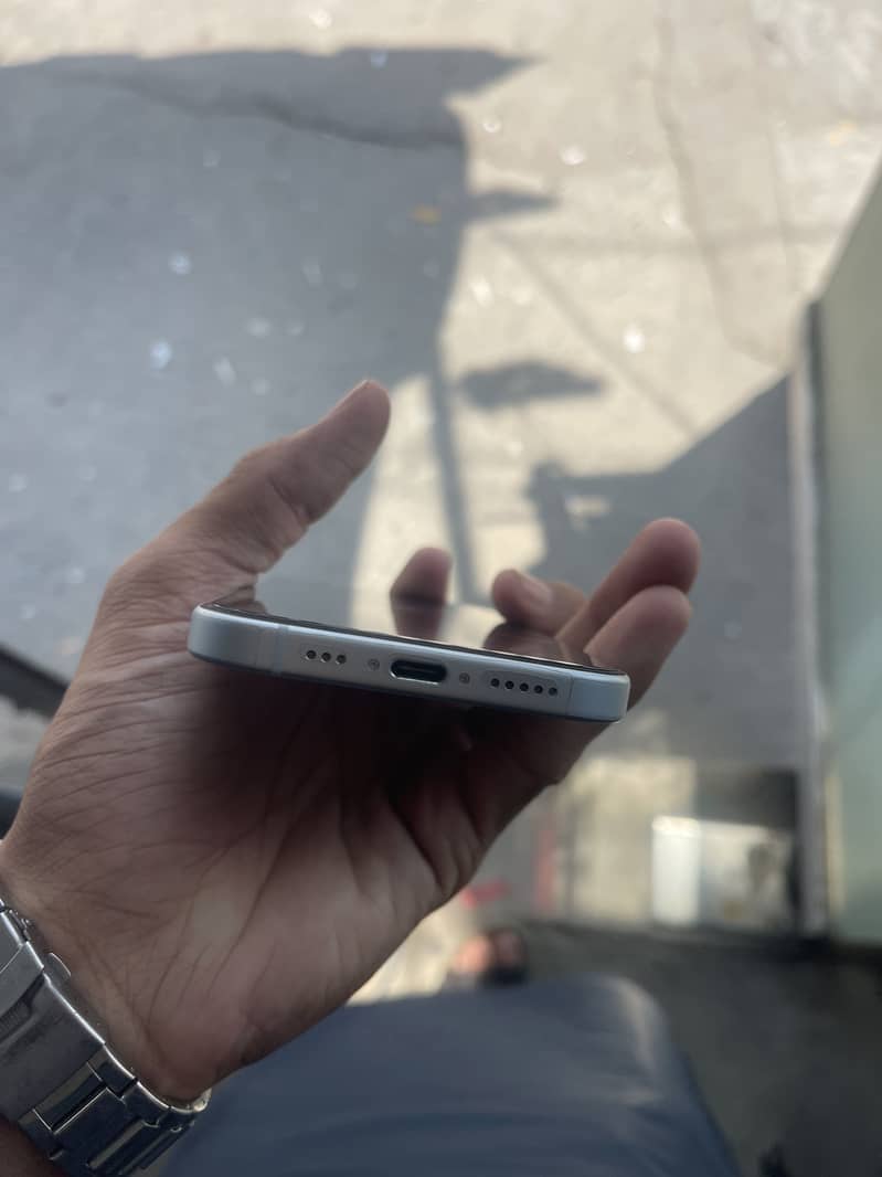 Apple iPhone 15 2