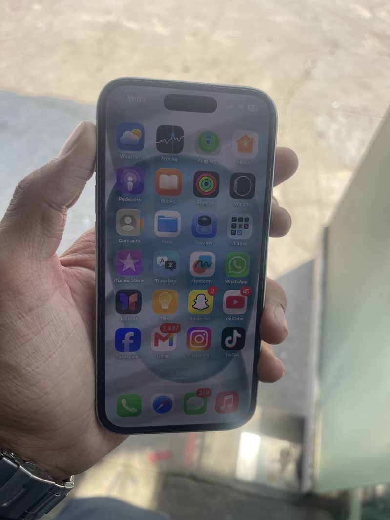 Apple iPhone 15 3