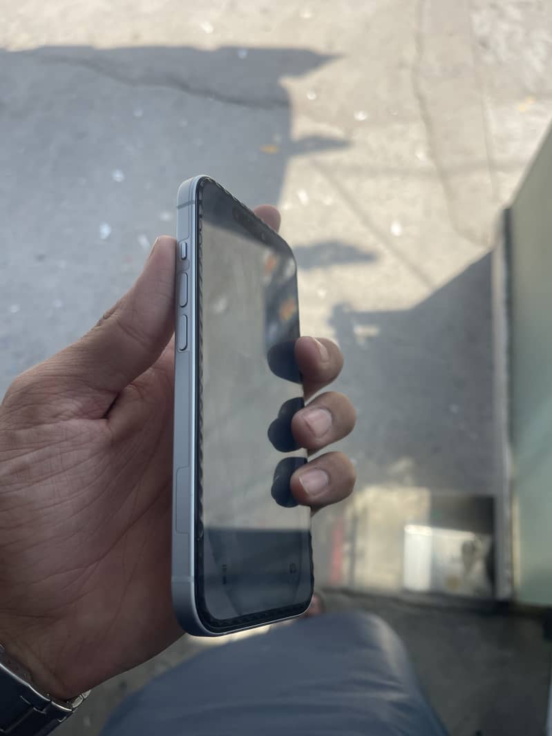 Apple iPhone 15 4