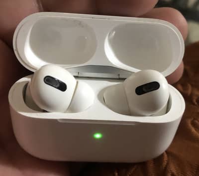 Apple AirPods (1st Gen)