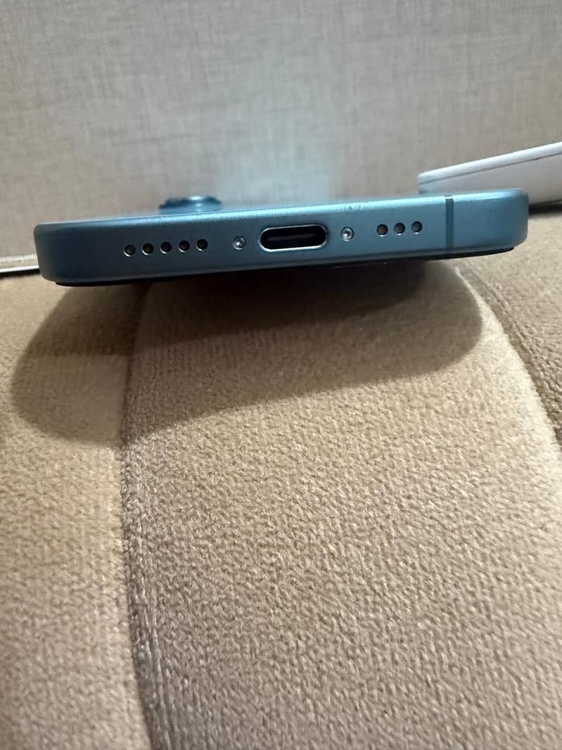 Apple iPhone 16 2