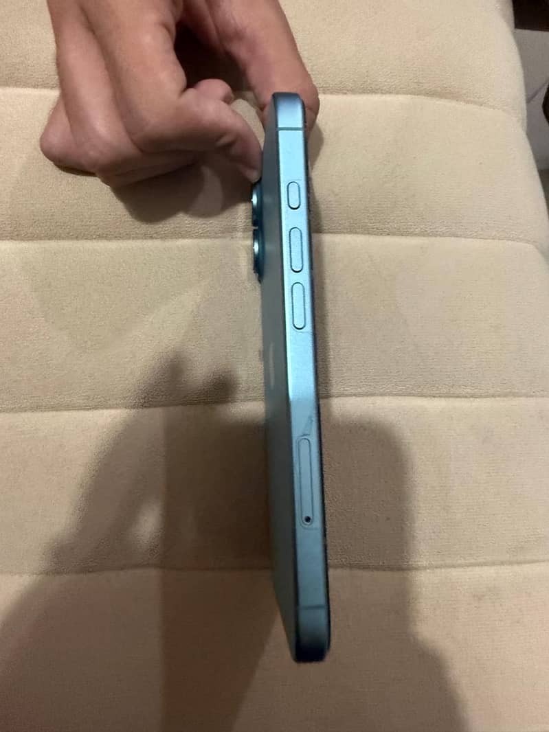 Apple iPhone 16 4