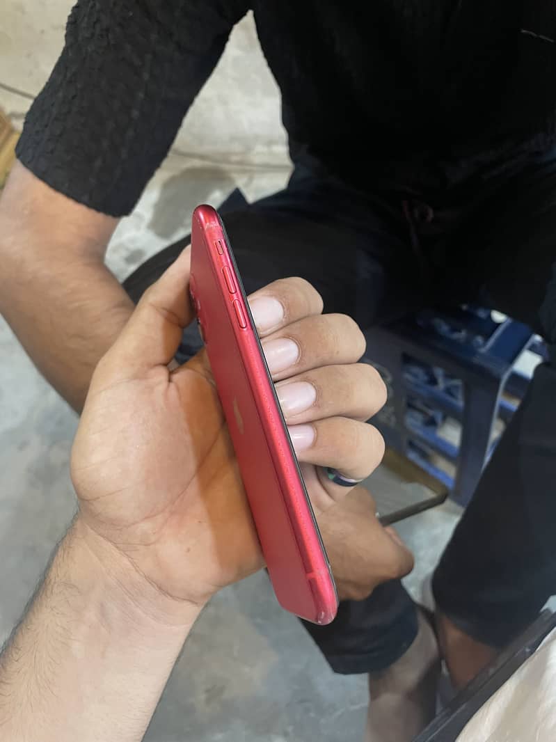 Apple iPhone 11 3