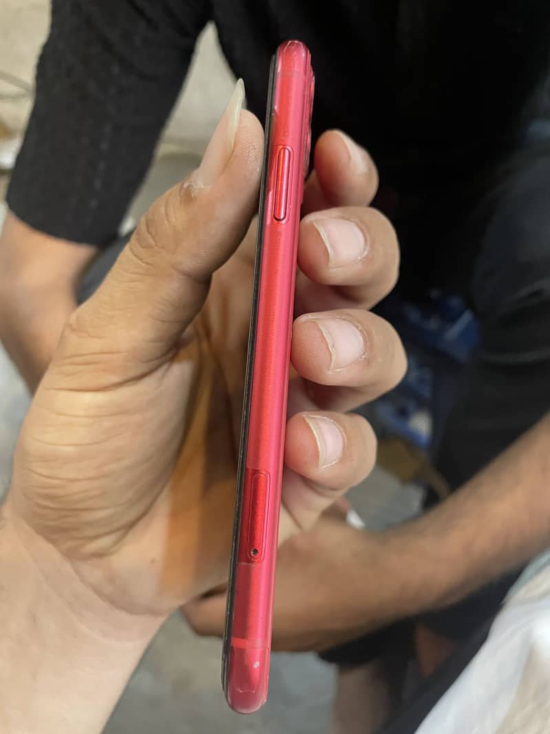 Apple iPhone 11 4