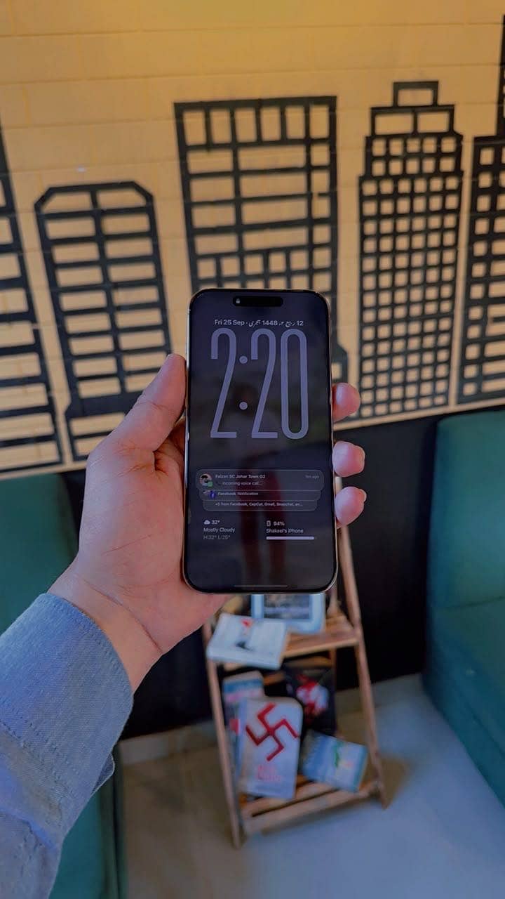Apple iPhone 16 Pro Max 2