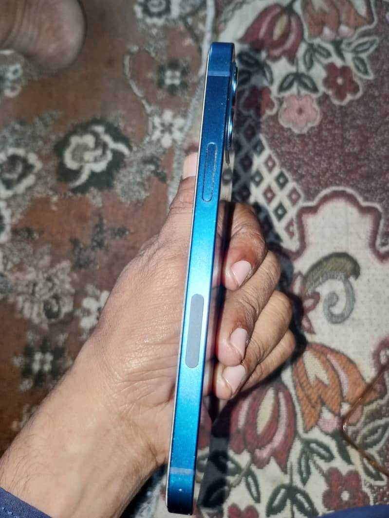 Apple iPhone 12 3