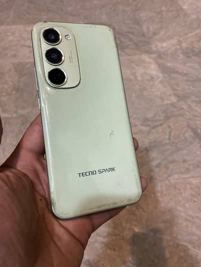 Spark 40 pro plus
