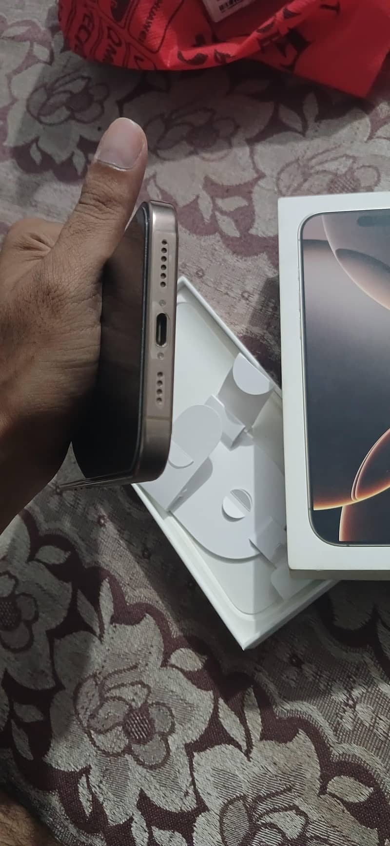 Apple iPhone 16 Pro Max 1