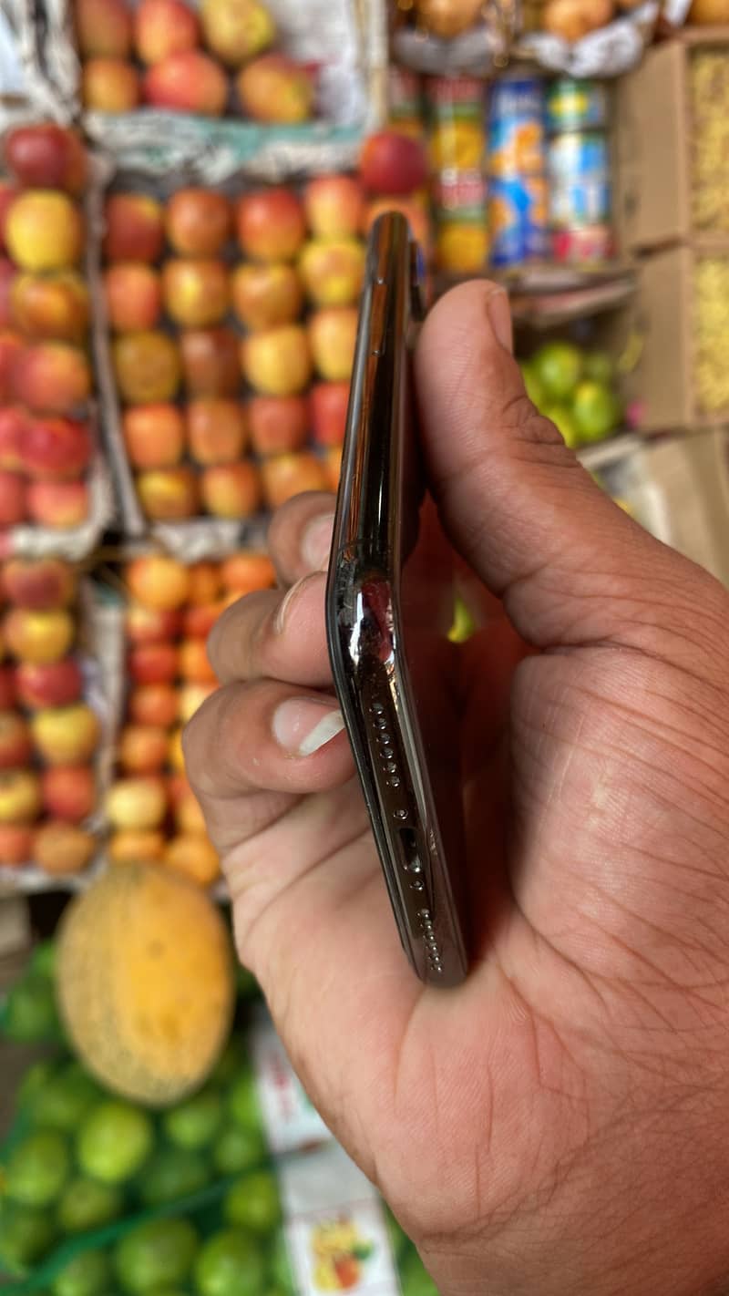 Apple iPhone X 3