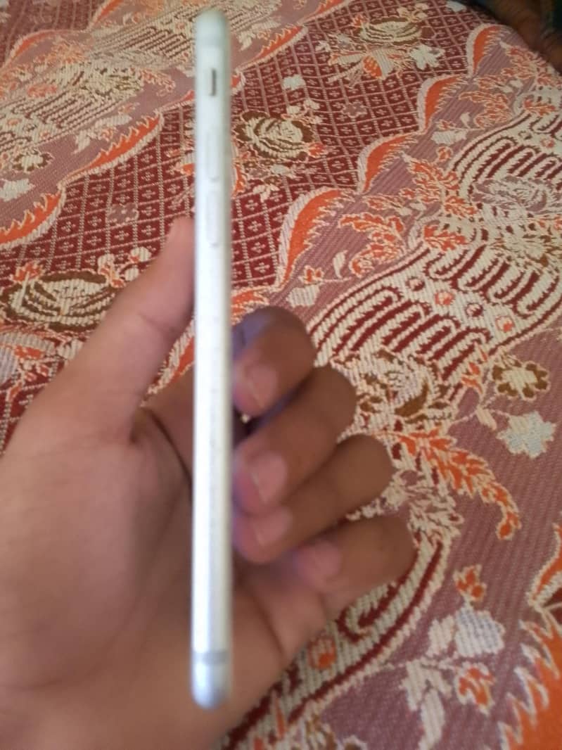 Apple iPhone 7 3