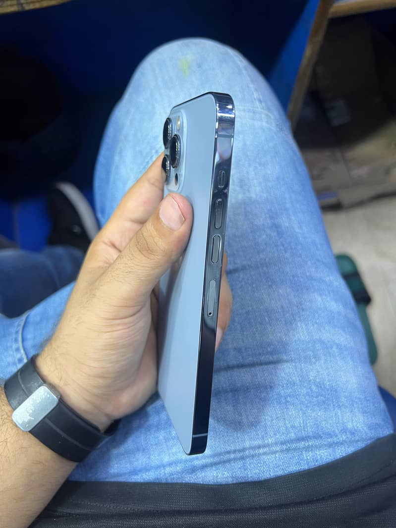 Apple iPhone 13 Pro Max 1