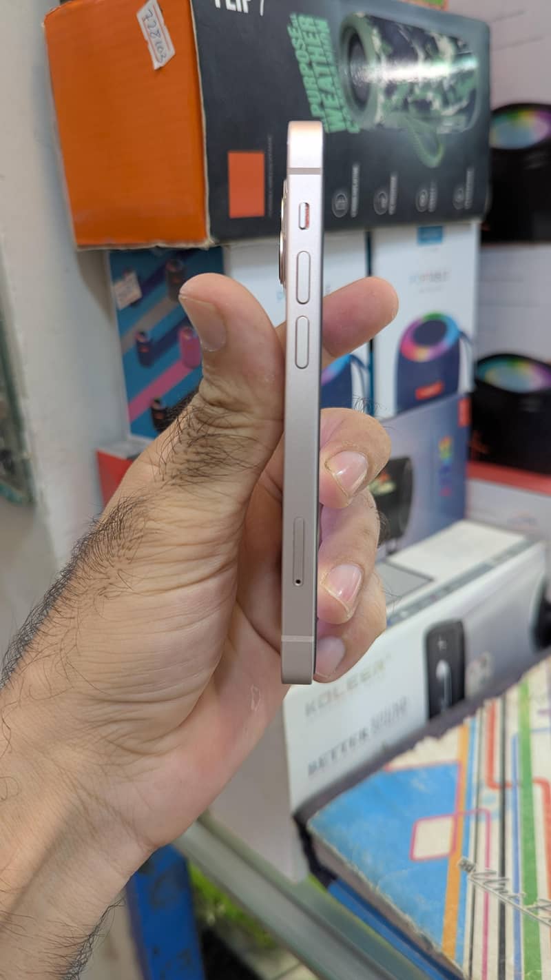 Apple iPhone 13 mini 8