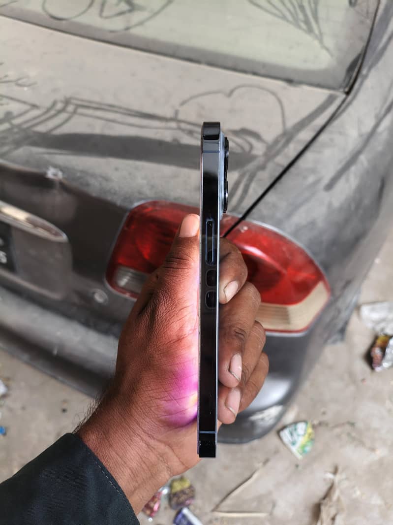 Apple iPhone 13 Pro 1