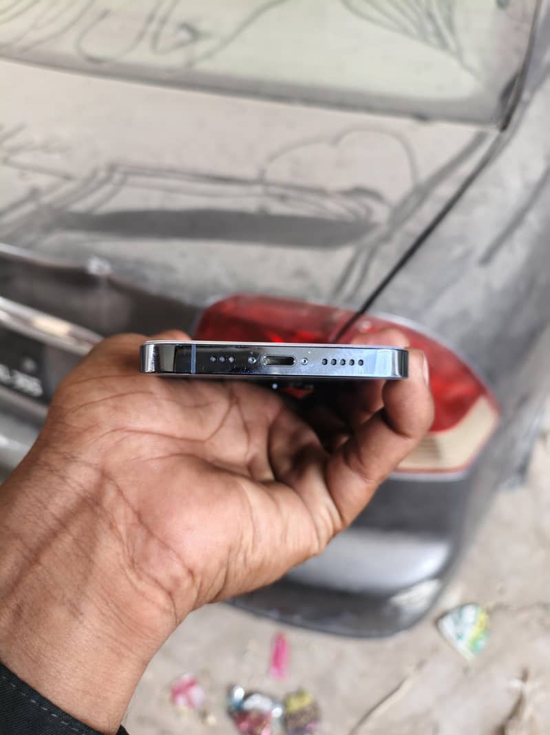 Apple iPhone 13 Pro 4