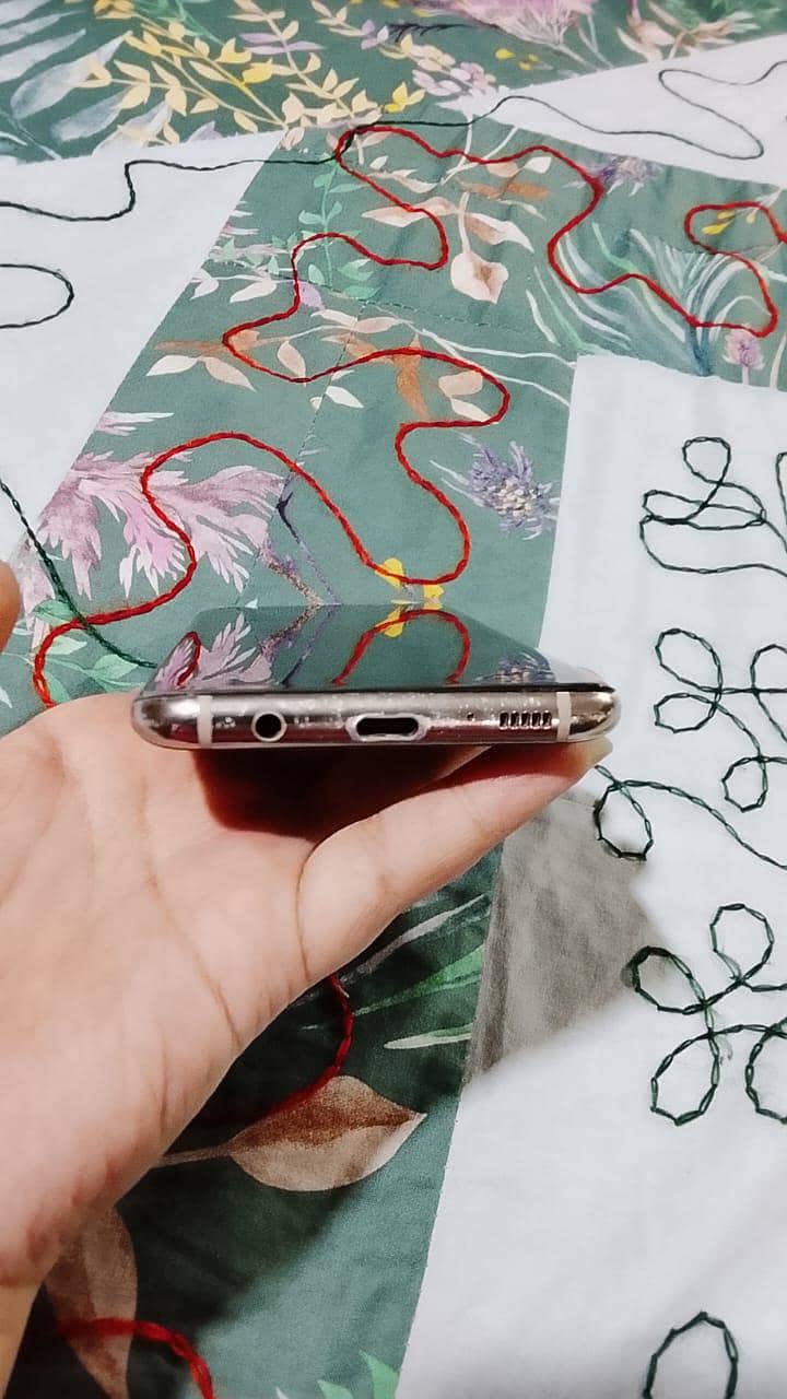 Samsung Mobile S8 Plus 1
