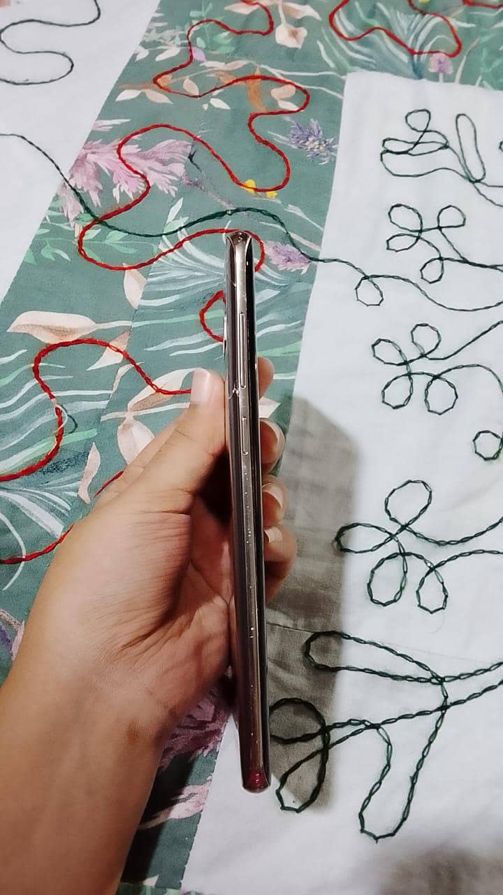 Samsung Mobile S8 Plus 3
