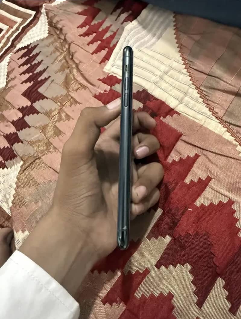 Apple iPhone 11 Pro Max 1