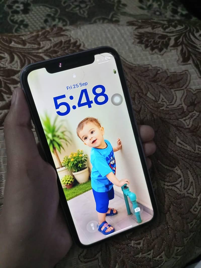 Apple iPhone 11 4