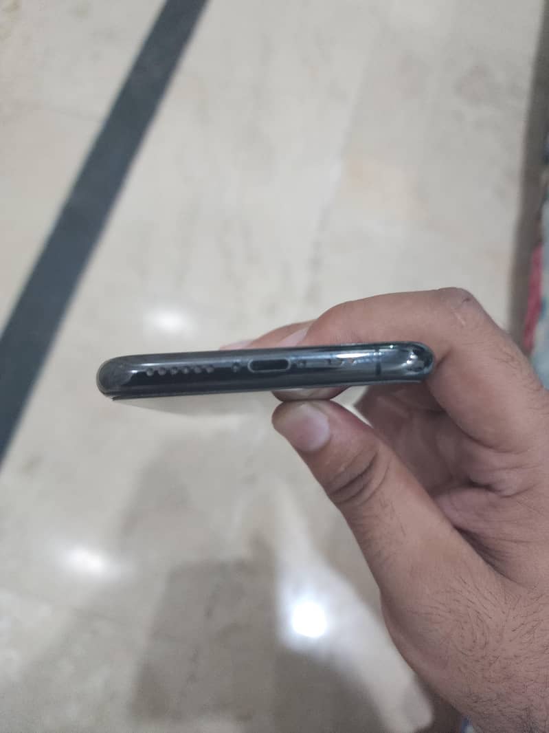 Apple iPhone 11 Pro 1