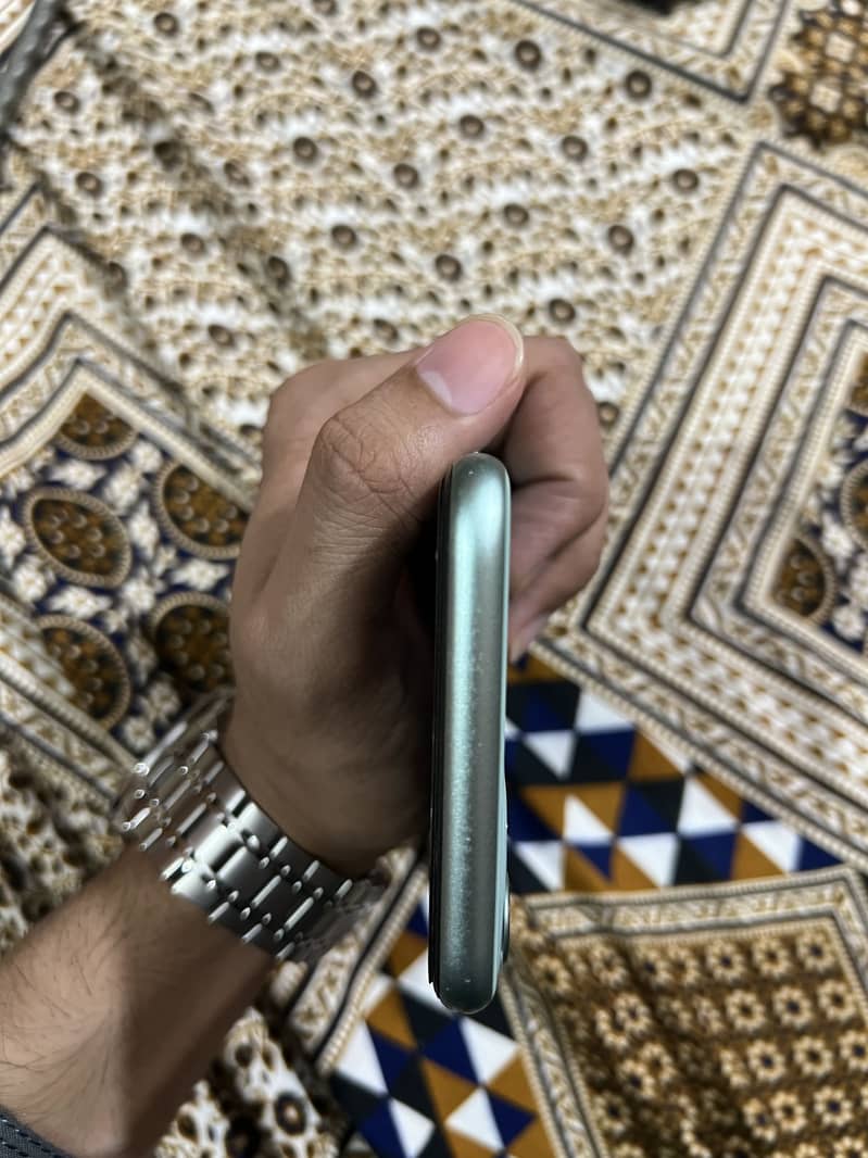 Apple iPhone 11 3