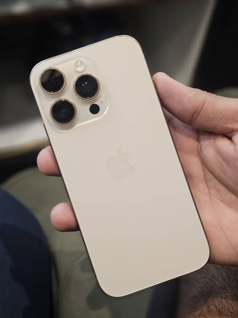 Apple iPhone 16 Pro 0