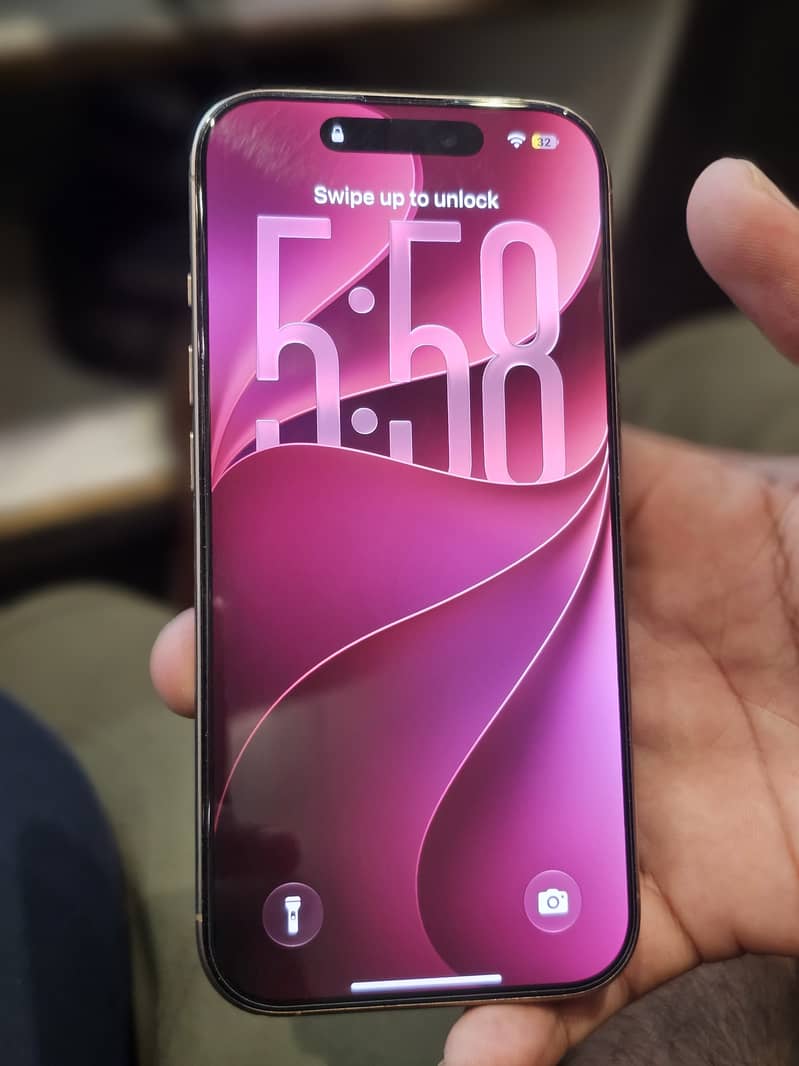 Apple iPhone 16 Pro 1