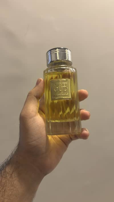 Lattafa Velvet Oud Eau de Parfum, a 100ml unisex