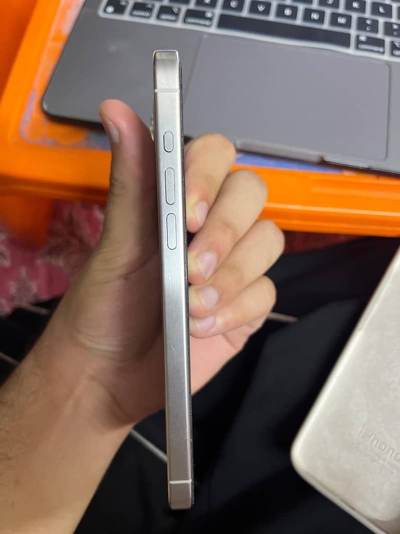 Apple iPhone 15 Pro Max 3