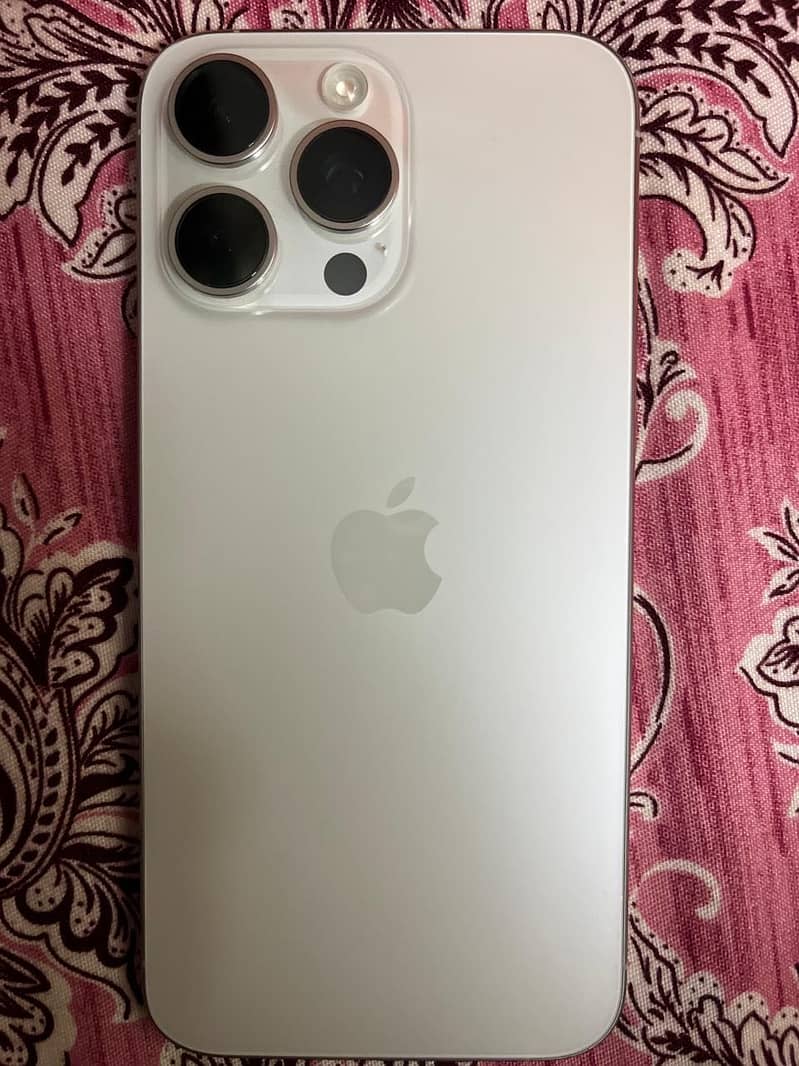 Apple iPhone 15 Pro Max 4