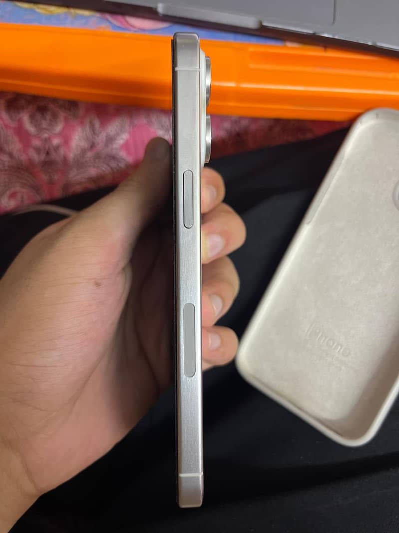 Apple iPhone 15 Pro Max 5