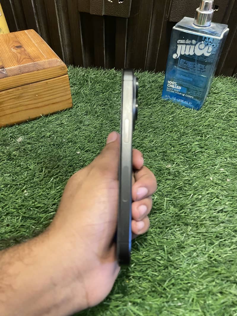 Apple iPhone 15 Pro 3