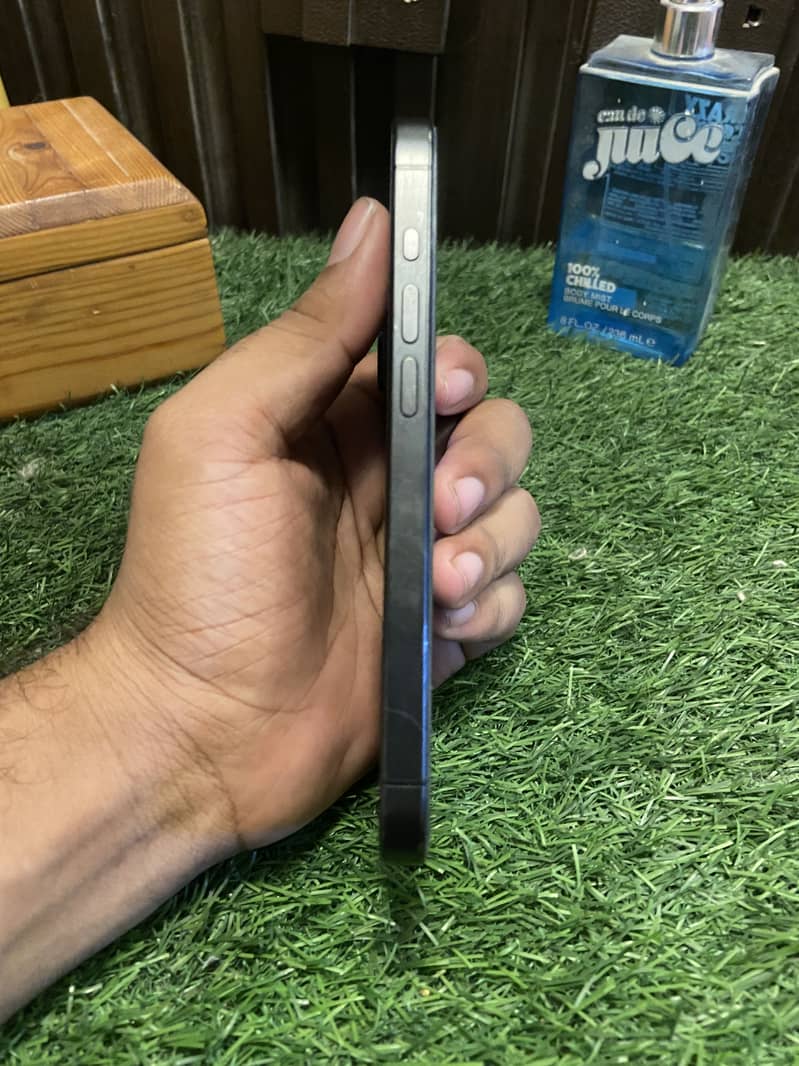 Apple iPhone 15 Pro 4