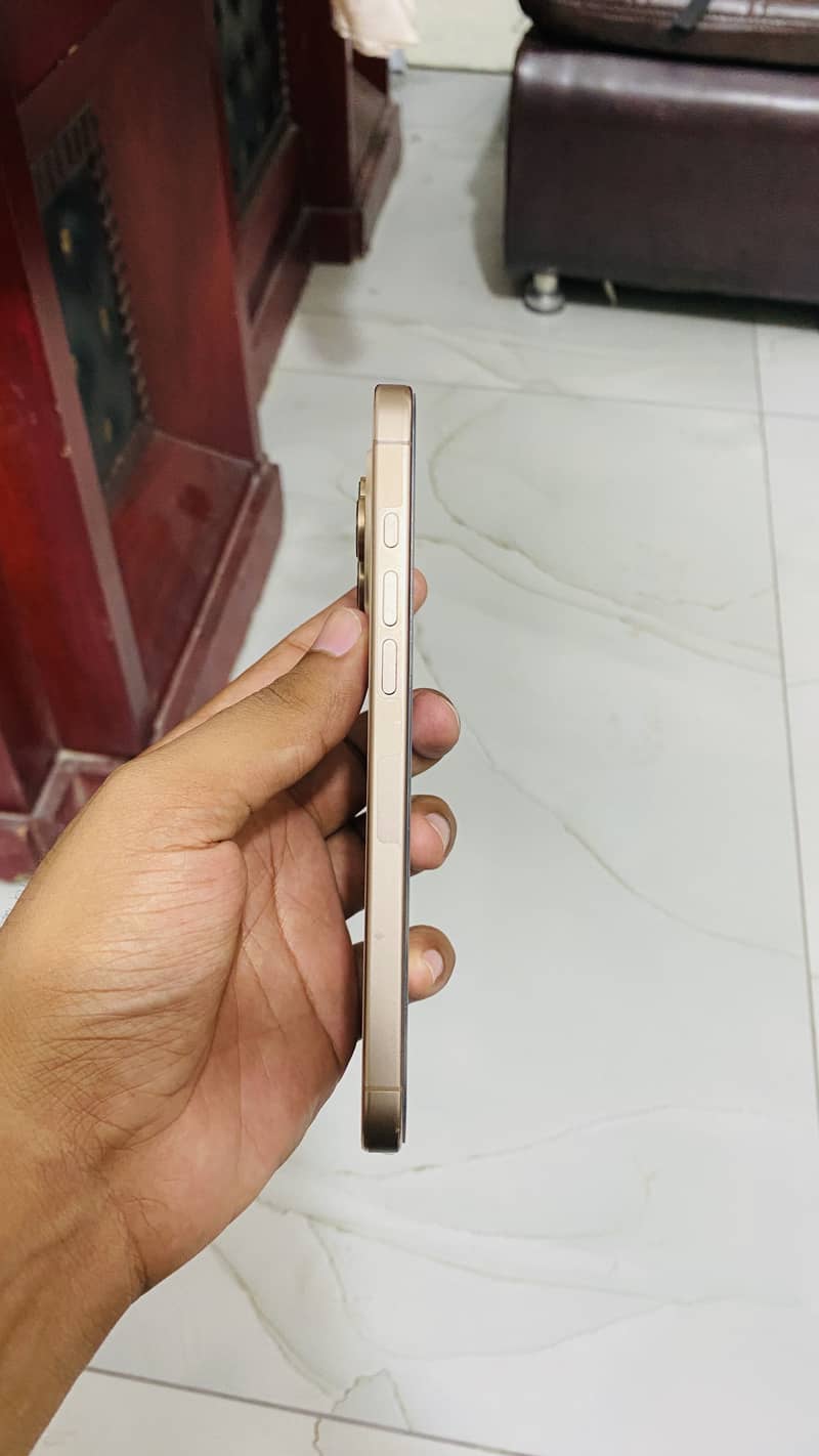 Apple iPhone 16 Pro Max 3