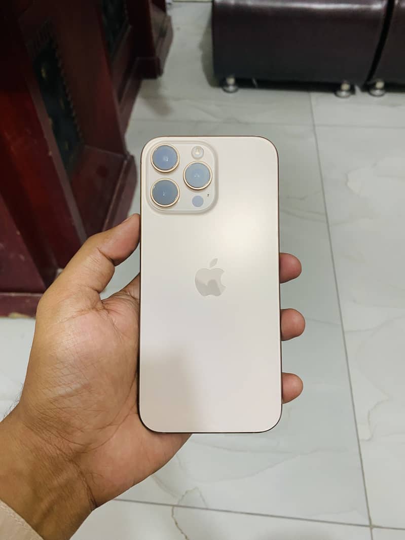 Apple iPhone 16 Pro Max 4