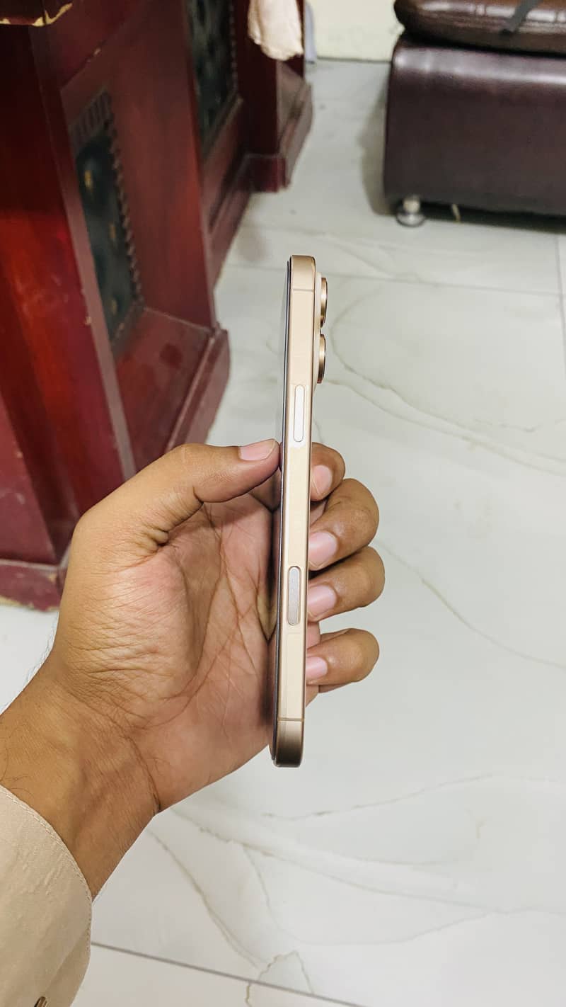 Apple iPhone 16 Pro Max 5