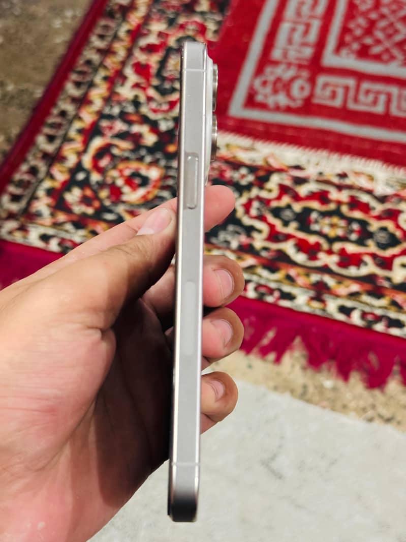 Apple iPhone 15 Pro Max 3